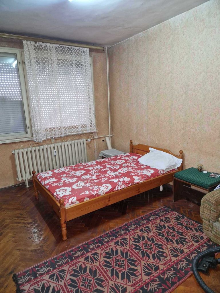 Продава се Тристаен апартамент в Плевен, Идеален център - 110 кв.м за 1137 €/кв.м - Снимка #8