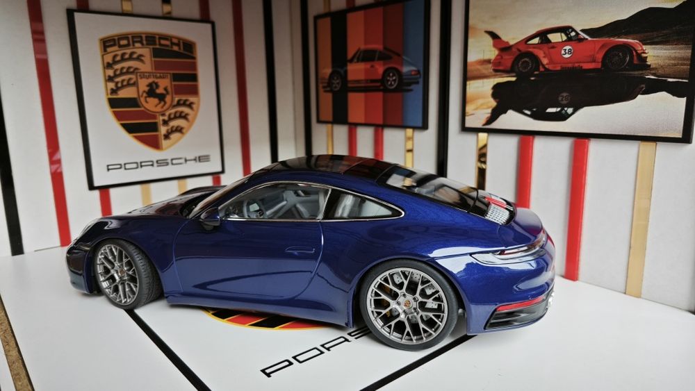 Minichamps Porsche 911 Carrera 4S 1:18
