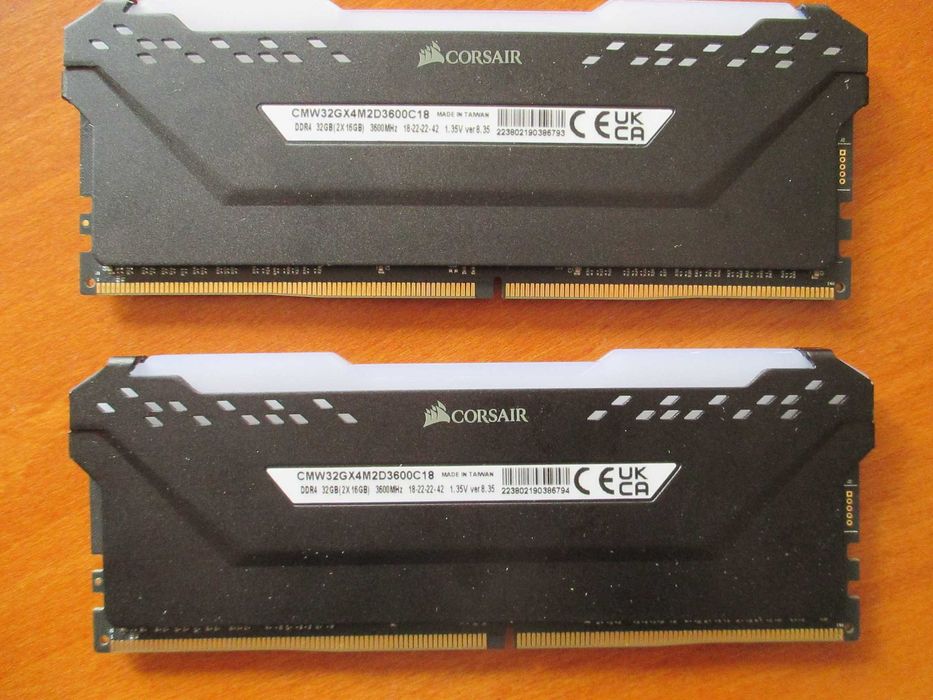 Памет Corsair VENGEANCE RGB PRO 32GB (2x16GB) DDR4 3600MT/s