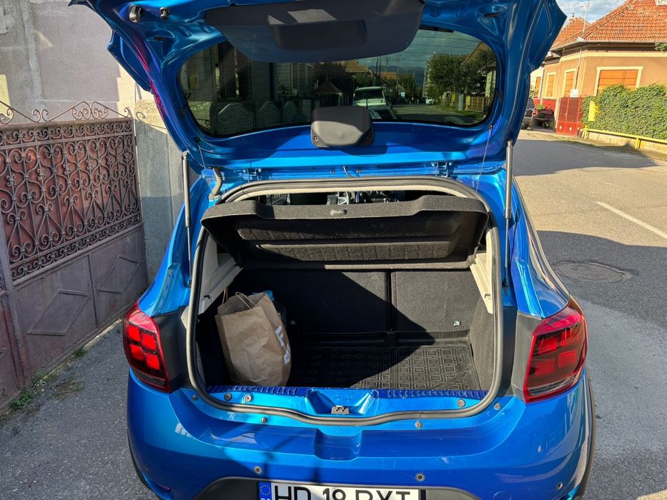 Dacia sandero stepway 2020 blue line