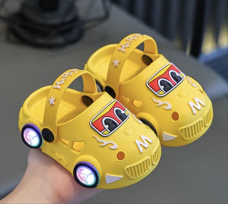 Детские тапки 28-29 размер, световые эффекты колес,последная коллекция