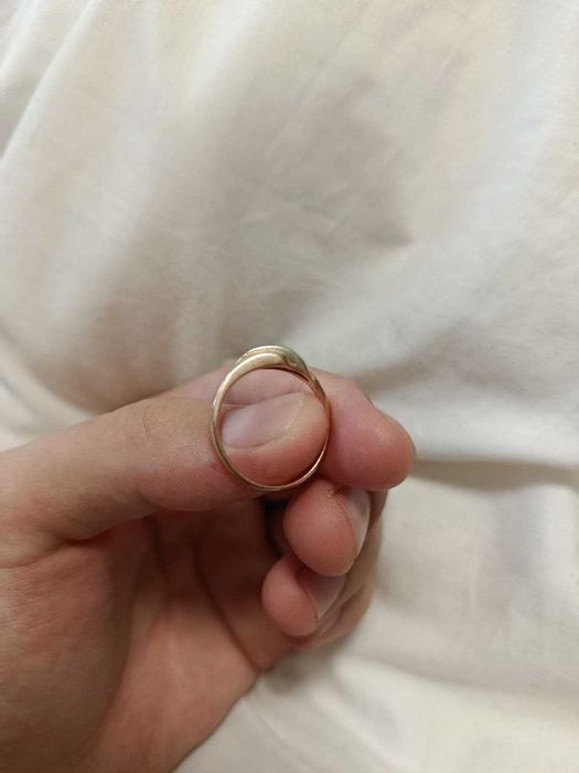 Продам срочно золотое кольцо