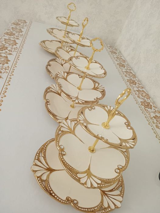 Триэтажный конфетница