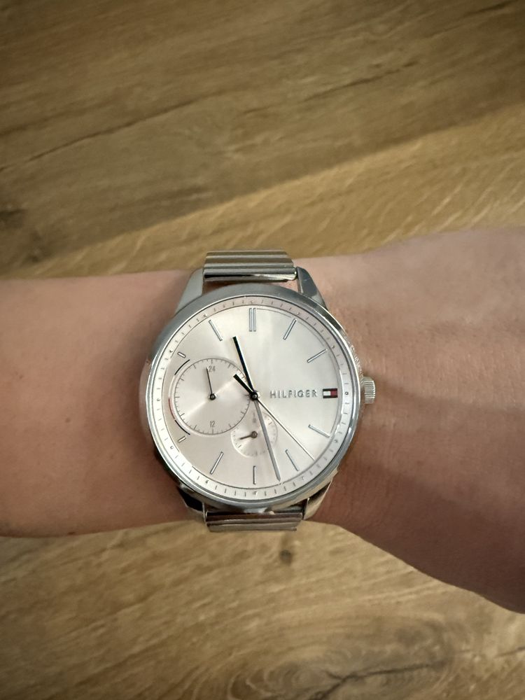 Часовник Tommy Hilfiger