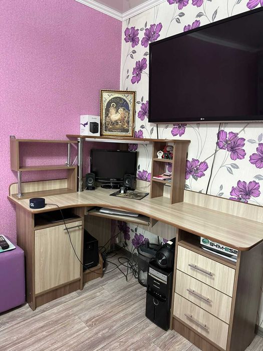Продам стол компьютерный