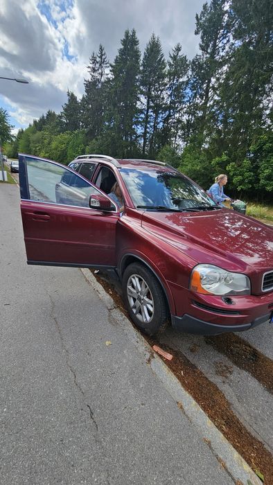 Volvo XC 90 - tank suedez