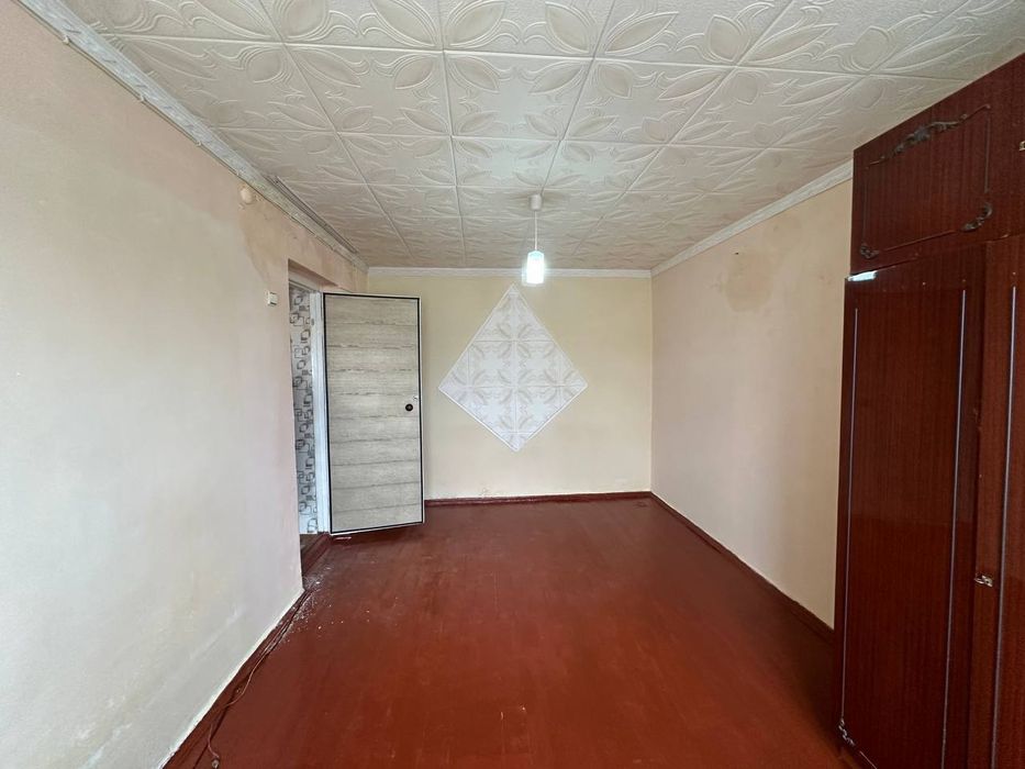 Сдается 1 комнатная квартира 
Для семейным 
Этаж: 4
Район: Радуга 
Цен