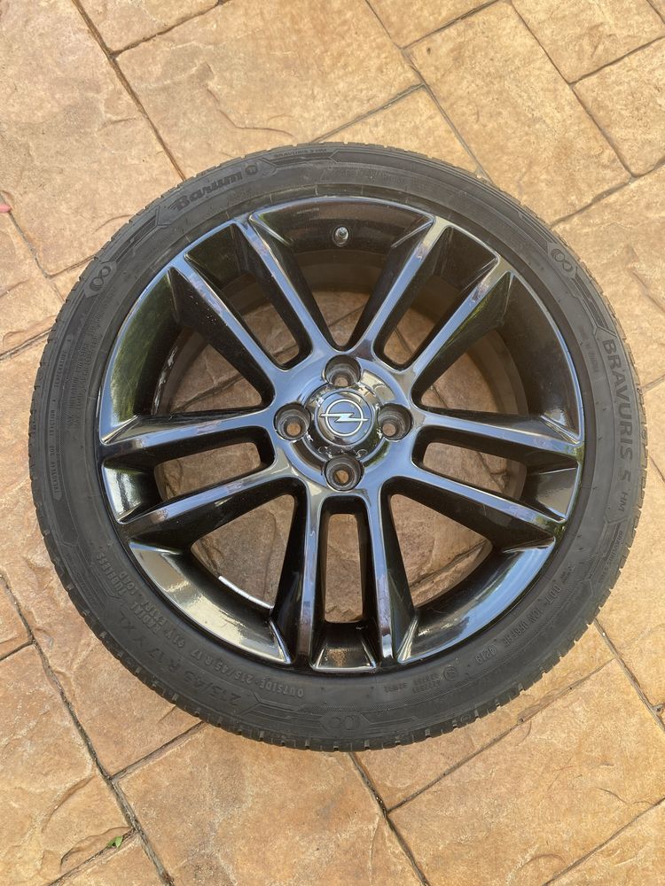 Vand roti de vara 215/45 R17 de pe Opel Corsa 2010
