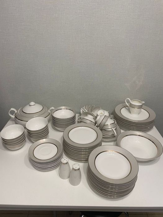 продам  фарфоровый сервиз