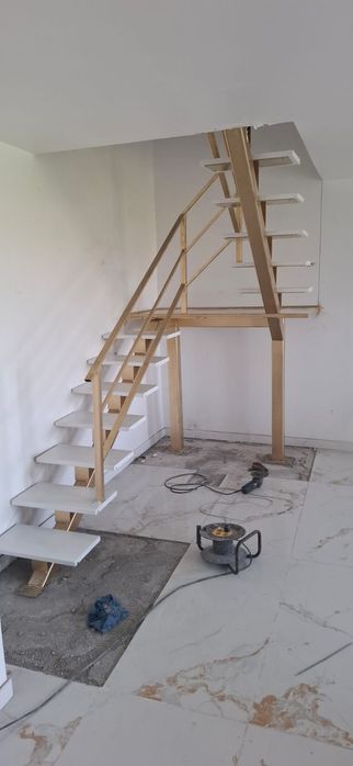 Vindem scări profesionale interior