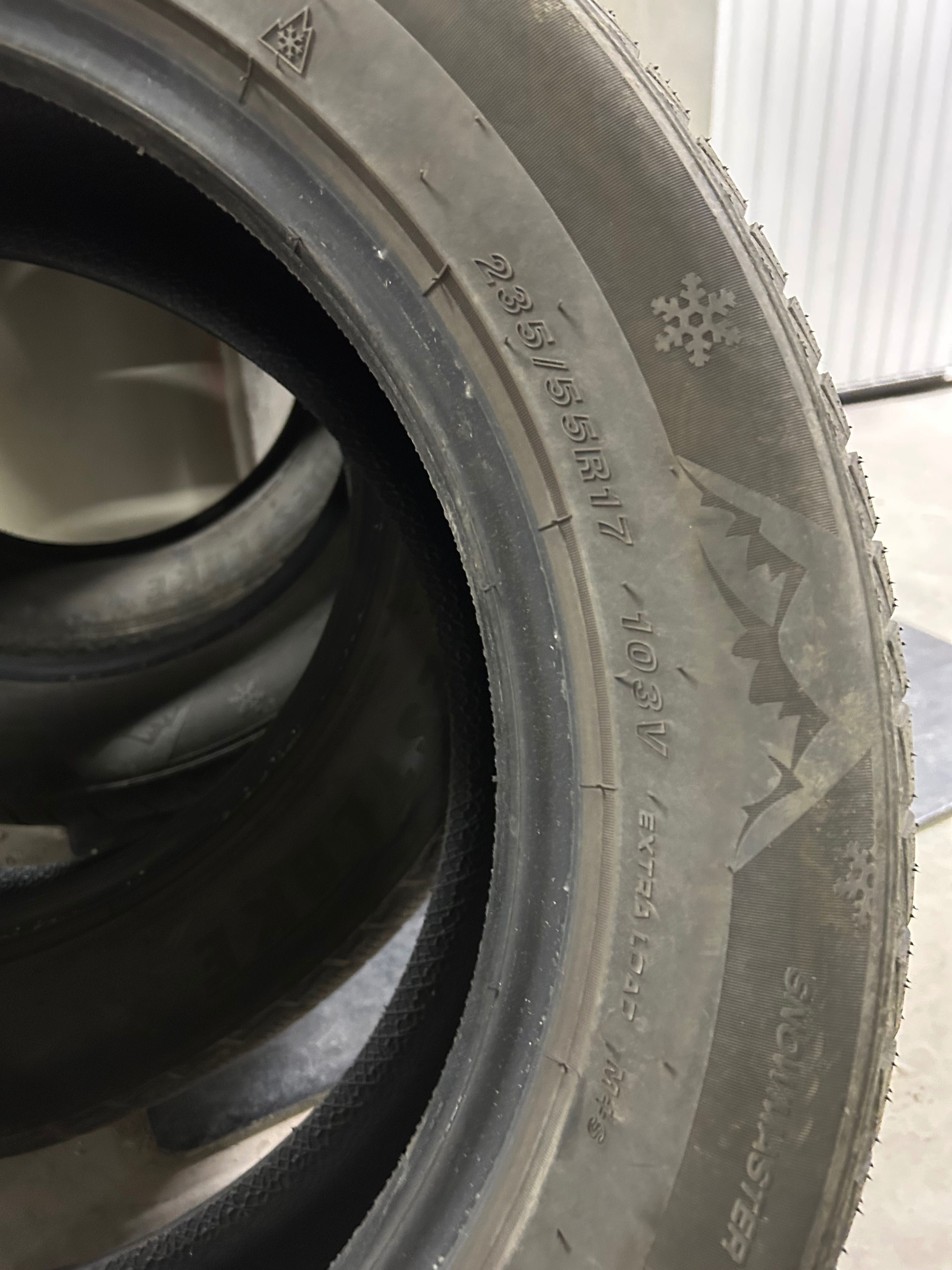 Зимни гуми 235/55R17 DOT 2921