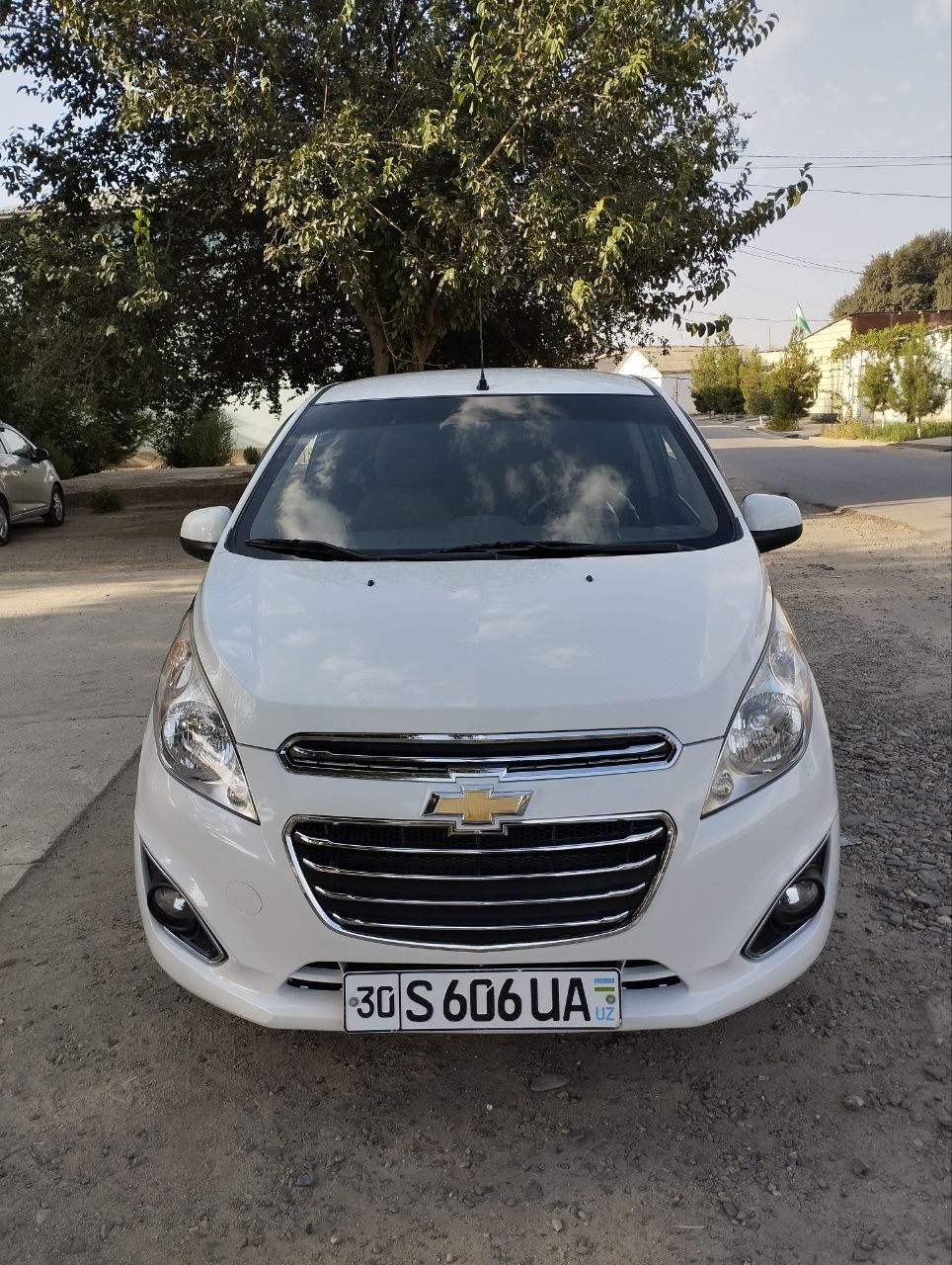 Spark rangi oq super kandisaner