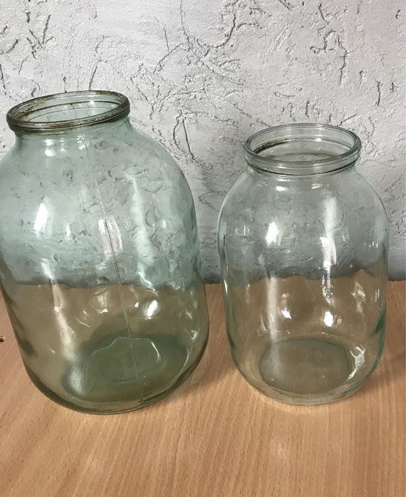 Продам стеклянные банки: 2л, 3л.