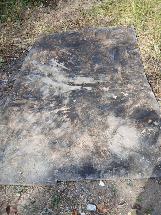 Резина толщина 2,5 см.Длина 2.5метра и ширина1.7 метра