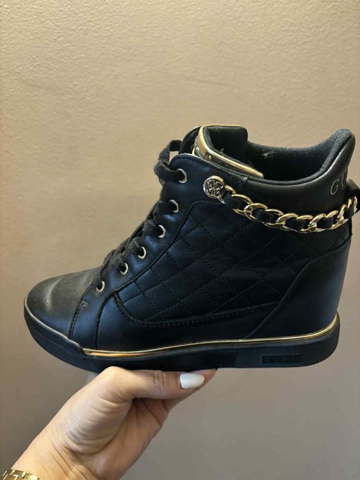 Зимни оригинални боти Guess