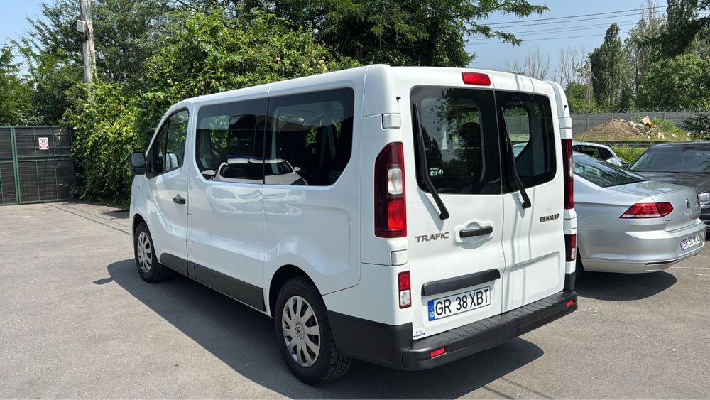 Inchiriere auto microbuz 8+1 Van 9 locuri inchiriere masina 7 locuri