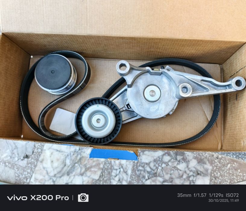 Audi,Seat,WV -VKMAF 31054 - Пистов Ремък, ОБТЕГАЧ и Ролка (комплект)