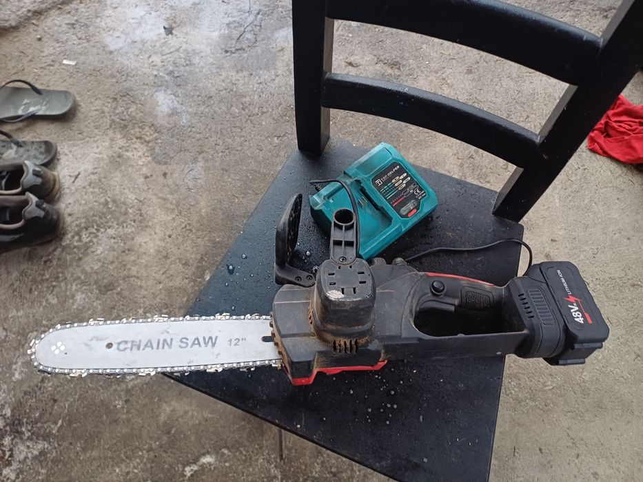 Drujba electrica 250 lei stare buna vine cu baterie si incarcator