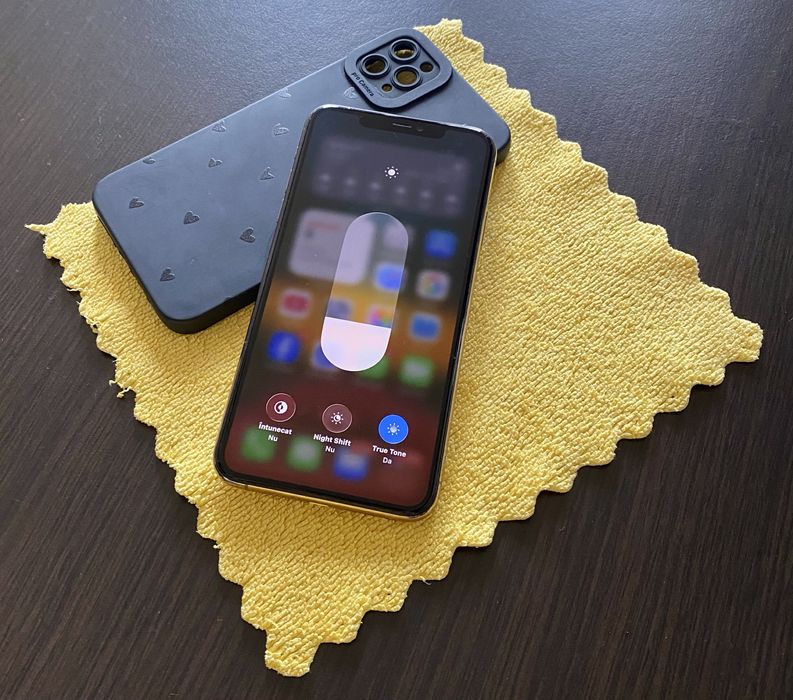 Vând iPhone 11 PRO MAX Gold / 256GB / 100% bateria !