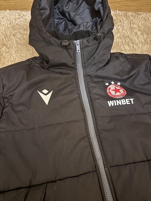 Продавам яке на ЦСКА размер М