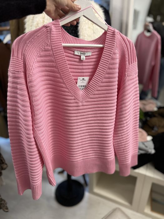 Чисто нови пуловери next