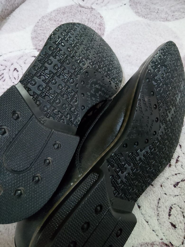 Продам мужские туфли