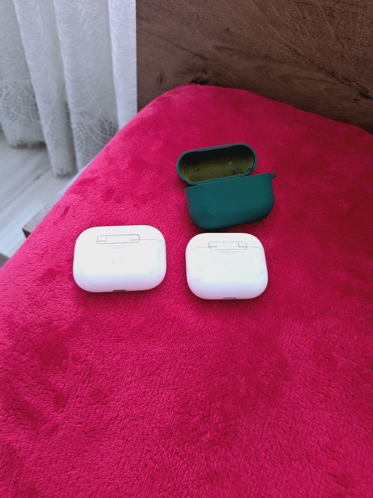 AirPods 2 (3rd generation) AirPods 3 (3rd generation)