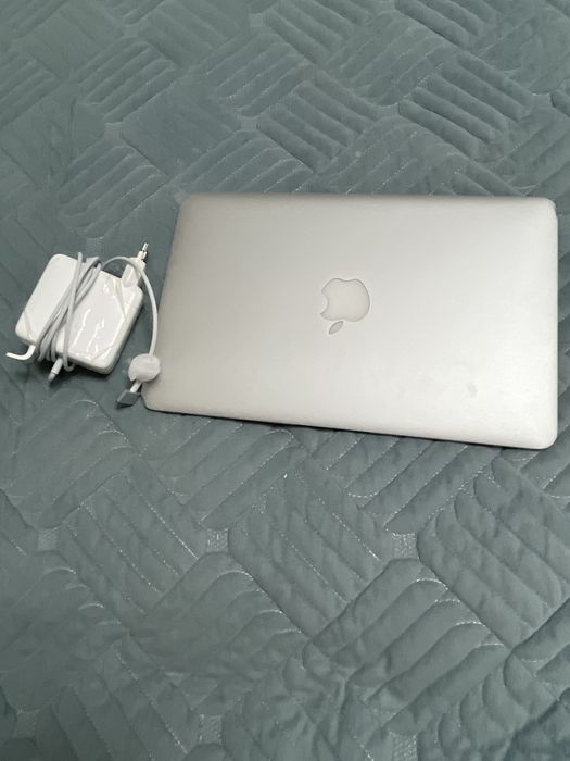 Maccbook air 11 в хорошем состояний