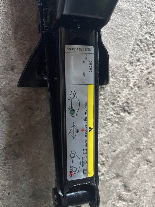 Vand cric original Vw tiguan Audi Q3 nou nefolosit cu sau fara accesor