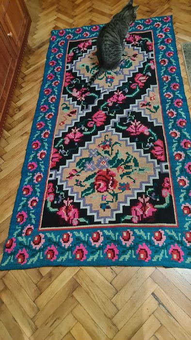 Covoare lucrate manual conform imaginilor pret 150 lei/buc