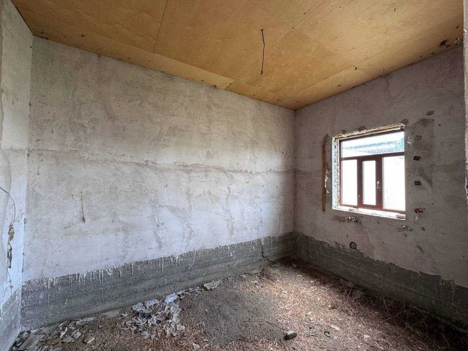 8 сотичли участкасотилади,  каропка