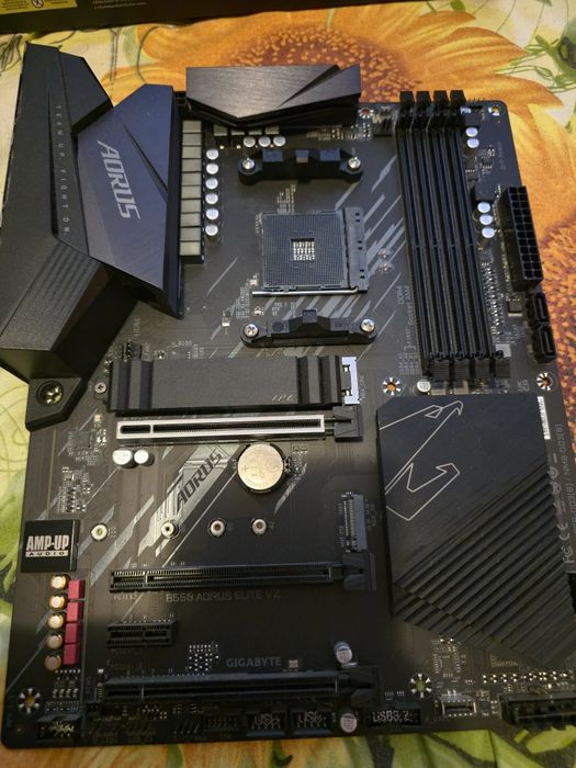 AMD Ryzen 9 5900X - Gigabyte B550 AORUS Elite

V2