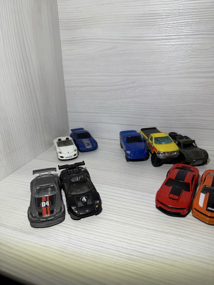 Hot Wheels и Matchbox колички