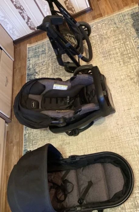 Коляска Evenflo Travel System Pivot Casual Gray c автокреслом 2 в 1