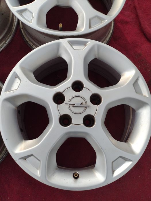 Перфектни 16-5х110 ЕТ49 6j Opel Astra J