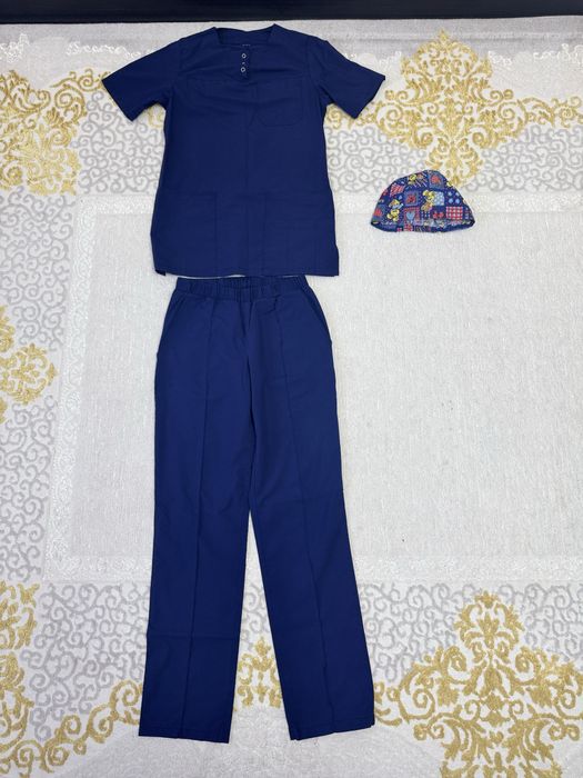 Продам медицинский комплект и чепчик