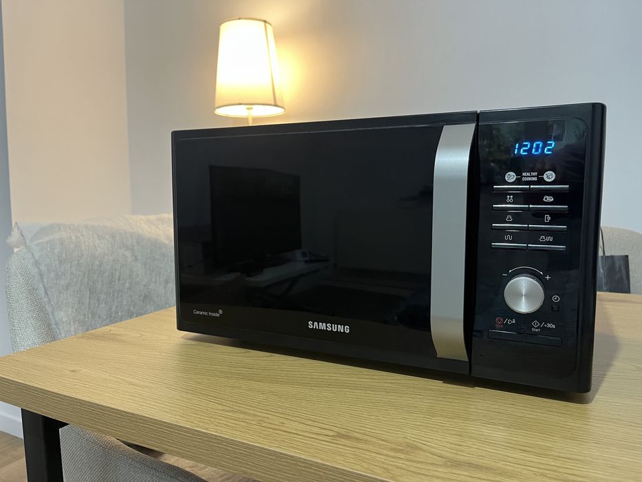Cuptor cu microunde digital Samsung 23L Quick defrost 800W Negru