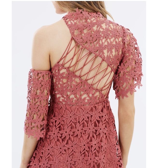 Малко бижу ново keepsake the label