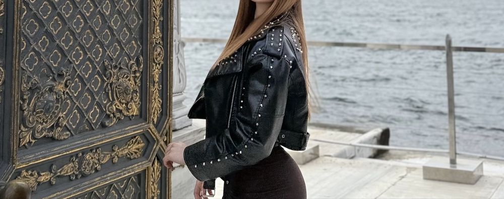 Кожено яке с фини метални камъчета