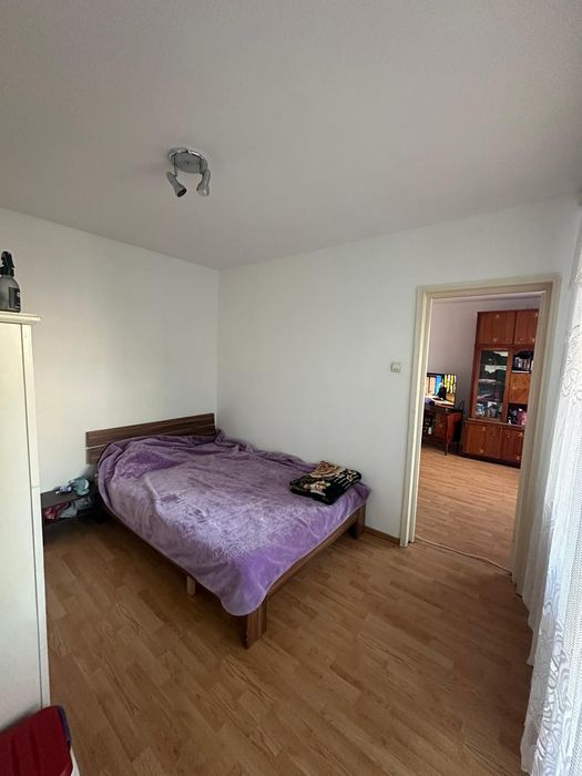 Închiriez apartament