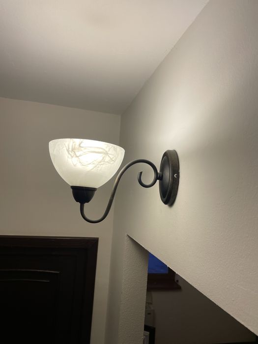 Corp de iluminat cu un brat