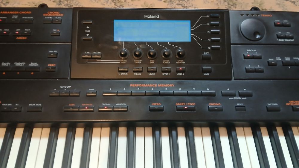 Vând roland g800