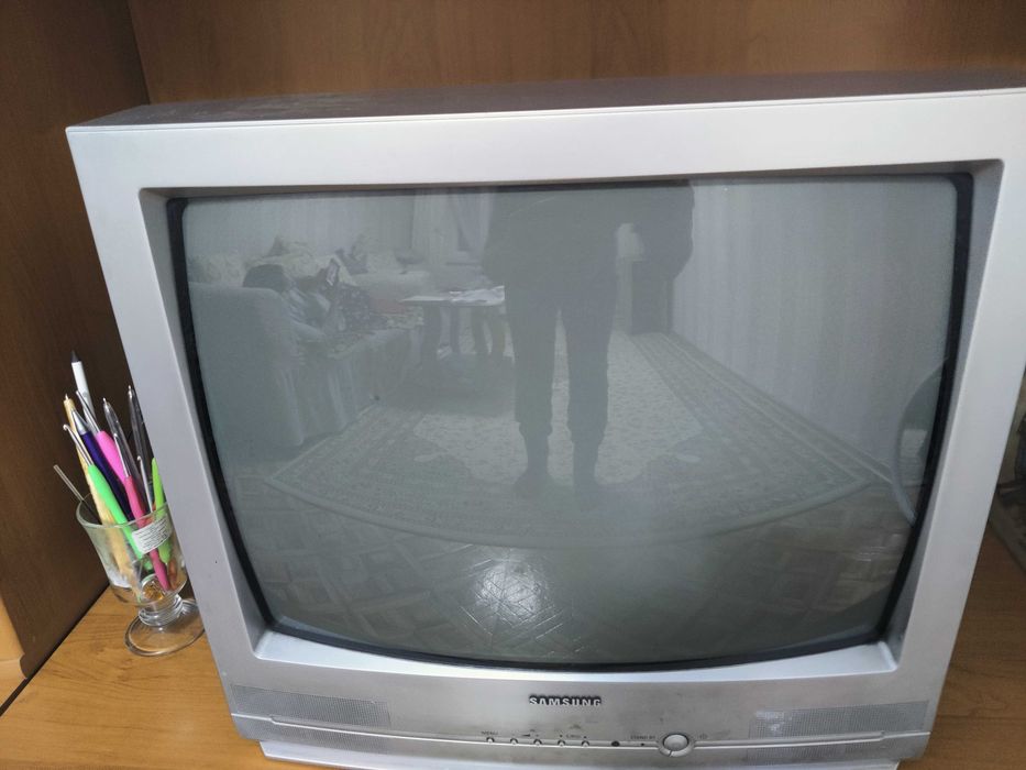 Продам  аналоговый телевизор ,шторы и тюли б/у