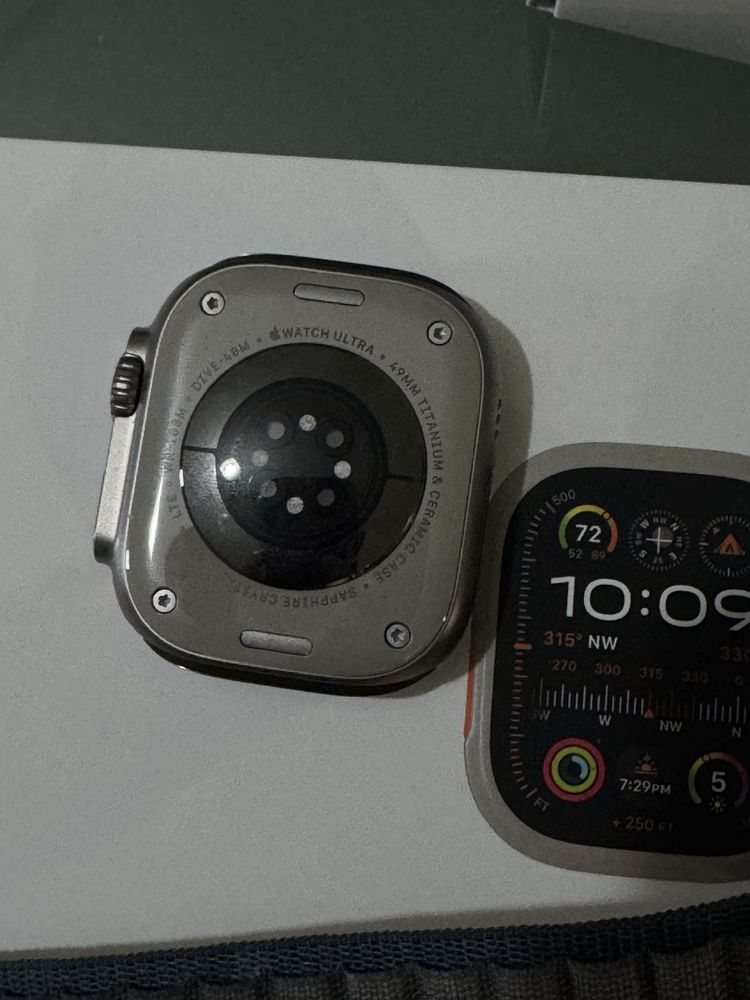 Apple watch ultra 2, natural titanium