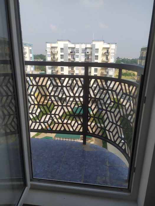 Срочно продаётся 1 ком квартира в чирчике Навастройка 2 мкн 7 этаж