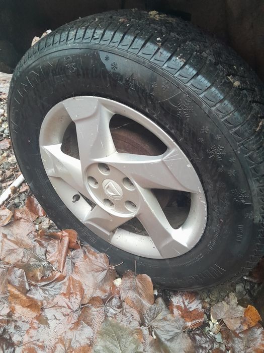 Jante aliaj dacia duster cu anvelope M-S noi