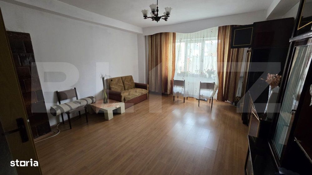 Casa de vanzare, cu 4 camere, 120 mp, teren de 1500 mp, zona centrala