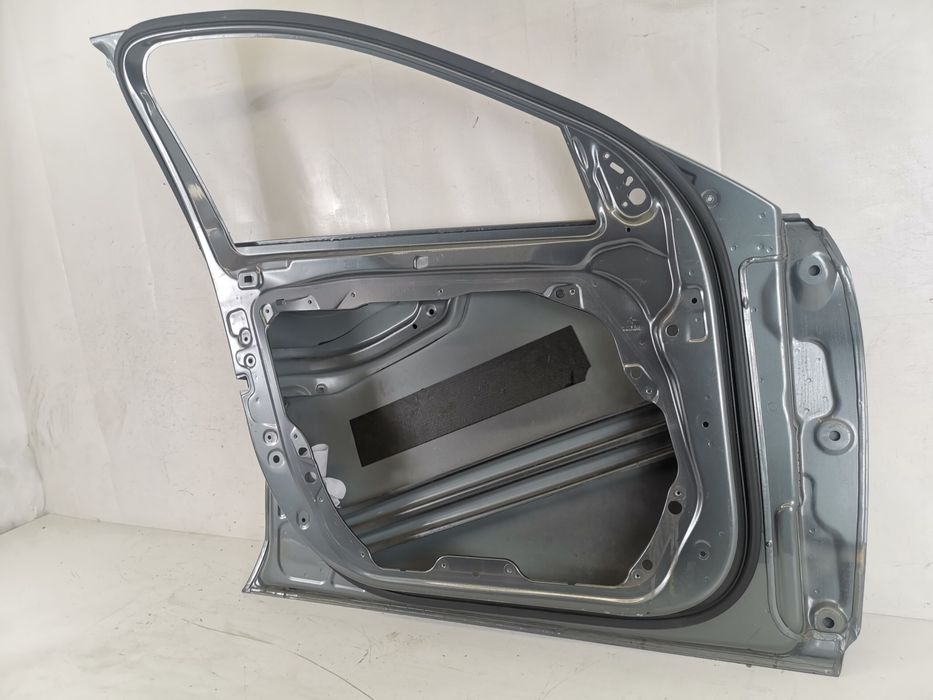 Лява предна врата Mercedes-Benz E-Class / Мерцедес-Бенц Е-Клас Оригина