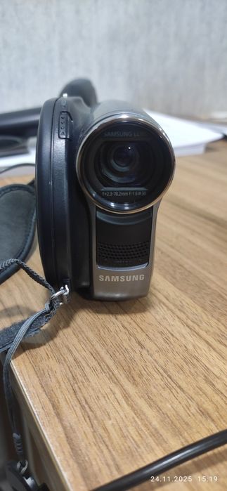 Продаю видеокамеру самсунг и пленечний фотоаппарат самсунг