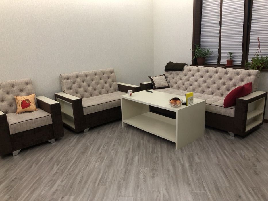 Продаются 2 дивана и журнальный стол